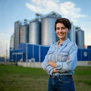 femme devant usine agro alimentaire